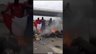 NigerDes manifestants ont brûlé le drapeau français [upl. by Dorie839]