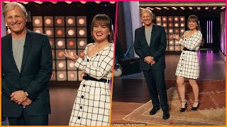 Kelly Clarkson flaunts her figure in an elegant dress while chatting with Viggo Mortensen about [upl. by Fe866]