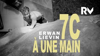 7C bloc à une main le phénomène Erwan Lievin  Relais Vertical 147 [upl. by Whitney]