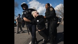 EEUU enseña a Cuba la libertad de manifestación palos y arrestos de estudiantes proPalestina [upl. by Nicram178]