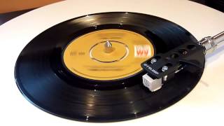 Stealers Wheel  Stuck In The Middle With You  Vinyl Play [upl. by Ro]