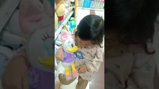 Sienna ga boleh beli boneka Donald bebek shorts shortvideo viralvideo trending boneka [upl. by Fenella423]