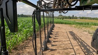 CANADIAN FARMER  SIDEDRESSING CORN  with Urea Ammonium Nitrate using 360 Yield quotYquot bars amp JD 4830 [upl. by Cochrane]