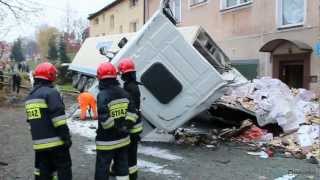 Kłodzko Kolejny wypadek TIRa na rondzie [upl. by Luo652]