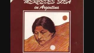 Mercedes Sosa en Argentina  La arenosa [upl. by Anaibaf]