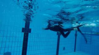 Plongée Exercices en piscine  On met les palmes sous leau [upl. by Ryan104]