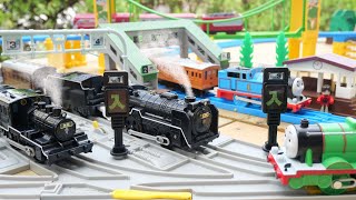 Plarail SL with steam gushing out ☆ Auto switching course where Thomas the Tank Engine runs [upl. by Evol92]