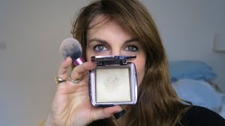 How to use Hourglass Ambient Lighting Powder [upl. by Nhar]