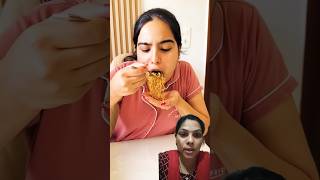 Aise kon khata hai eatingshow foodchallengenoodles food foodie love shortsytshorts trending [upl. by Ia]