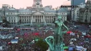 Pañuelazo verde en Congreso por aborto legal en Argentina [upl. by Atinahs]