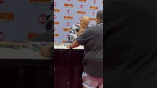 Temuera Morrison signing at megaconorlando thebookofbobafett starwars [upl. by Shore473]