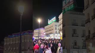 Ver Madrid en diciembre en la Puerta del Sol [upl. by Bourne396]