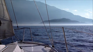 Lago di Como in barca a vela dinverno in una magnifica giornata [upl. by Yelreveb]