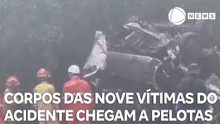 Corpos das nove vítimas do acidente chegam a Pelotas [upl. by Shyamal]