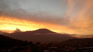 Increíble atardecer Volcán Galeras HD Timelapse  Galeras Volcano incredible sunset HD Timelapse [upl. by Nnylirej]