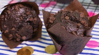 Muffins de chocolate y plátano  Receta en un minuto  María Lunarillos  tienda amp blog [upl. by Direj]