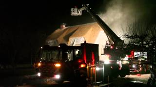 Nieuwe rietenkap in brand bij woning Hoofdweg Mijdrecht [upl. by Yednil282]