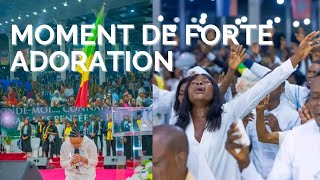 très forte adoration du 30e anniversaire gloire à lagneau de Dieu by Blaise kinkala [upl. by Leeann]