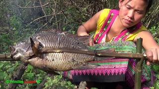 Primitive technology  Survival skills catch big fish and cooking fish  Eating delicious [upl. by Eneja]