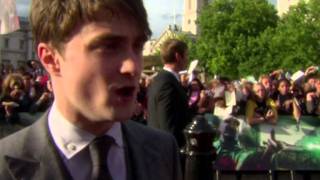 Londres déroule le tapis rouge pour le tout dernier Harry Potter [upl. by Sleinad]