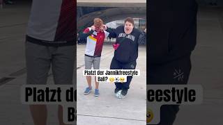 Platzt der Jannikfreestyle Ball 🥺😬 fail jannikfreestyle [upl. by Melone]