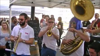 Yabanda à la Foire au Jambon de Bayonne 2016 quotKalashnikovquot [upl. by Oranneg503]