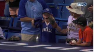 Kid goes crazy after catching Danny Duffys hat [upl. by Aicinod]