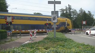 Spoorwegovergang Nunspeet  Dutch railroad crossing [upl. by Jez]