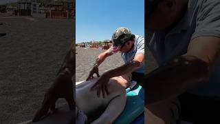 Masaje chino en una playa de Santorini 🇬🇷😳 relax asmr massage short grecia [upl. by Haraz]