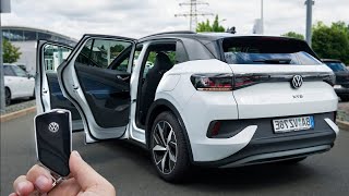 Teslas 2024 Model Y vs 2023 Model Y Comparison  Discover the Future of Electric SUVs [upl. by Letizia]