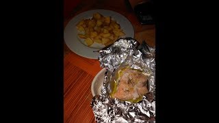 Filetto di salmone fresco al cartoccio e patate cotte in padella homemade [upl. by Laved813]