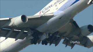 Landing gear retraction of Boeing 747400 [upl. by Tiossem460]