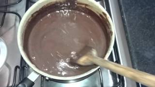 Calda de chocolate para confeitar bolo [upl. by Liddle]