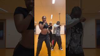 Posa na bina shortvideo reisfernando afrobeat afrodance french [upl. by Nekciv]