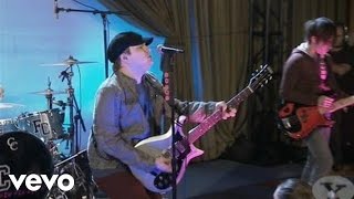 Fall Out Boy  Sugar Were Goin Down Live Sets On Yahoo Music [upl. by Atsirhcal]