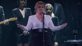 Kelly Clarkson sings God is a woman by Ariana Grande [upl. by Dehsar]