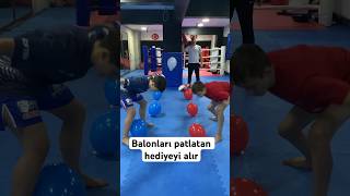 Balonları patlatan hediyeyi alır shorts [upl. by Avraham]