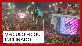 Trio elétrico de Ivete Sangalo quase tomba no carnaval de Salvador [upl. by Schifra808]