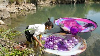 😲 The girl unexpectedly discovered a purple giant clam with pearls shining like gemstones inside [upl. by Nuahsel]