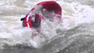 Kejuaraan Merangin Jambi Geopark River Championship 2013  Peserta Terjebak Di Jeram Ladeh [upl. by Garrett997]