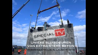 Plaatsing van unieke sluisdeuren van extra sterk beton geplaatst in de Robbengatsluis in Lauwersoog [upl. by Sharai]