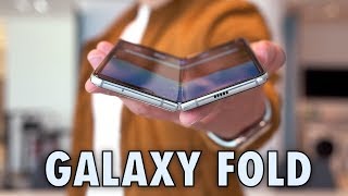 Jai testé le smartphone pliable de Samsung  Galaxy Fold [upl. by Eegnat]