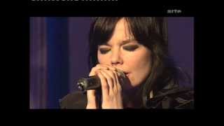 Björk  Live at Grünspan on Music Planet 2Nite full set and interviews  2002 [upl. by Branscum645]