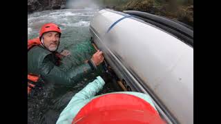 Raft Flip at Green Wall Illinois River at high flows [upl. by Nus135]