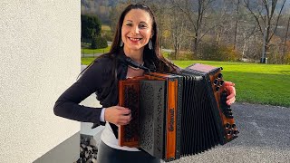 Claudia Hinker spielt den Timple Boarischen auf ihrer Steirischen Harmonika [upl. by Analaj]