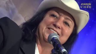 MAUD LERCH  LIVE  bei der COUNTRYWEIHNACHT 2015 [upl. by Elberfeld2]