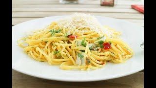 Spaghetti aglio e olio Rezept Video  Pasta with Garlic and OliveOel Simple Prepare [upl. by Wernick]