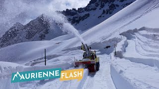 Déneigement des cols  Col du Galibier [upl. by Asiruam]