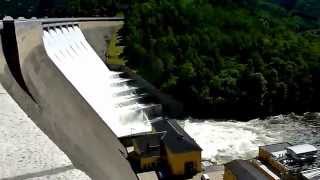 Hochwasser Überlauf der Hohenwarte  Talsperre im Juni 2013 [upl. by Mozza]