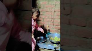 Cute sa baby 🐥🍼🐥viral videokhana banate hue [upl. by Offen]